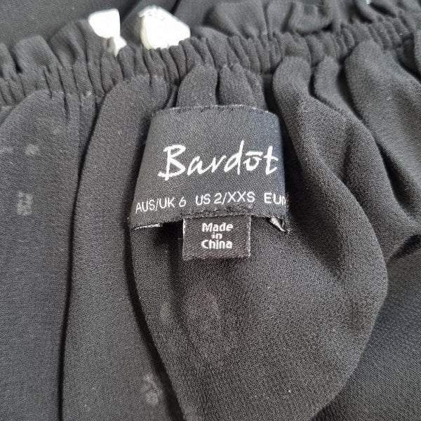 Bardot Off-Shoulder Floral Blouse – Size 6 (Relaxed Fit)