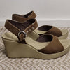 Crocs Brown Canvas Wedge Sandals – Women’s W9 (AU/US 9 / EU 40)